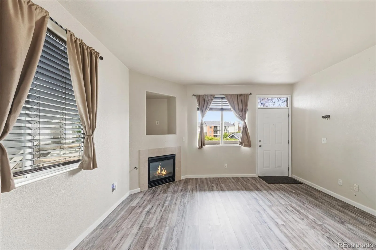 1010 S Yampa Street #101 Aurora CO 80017 MLS #REC1964573 04252026175124 1600 3