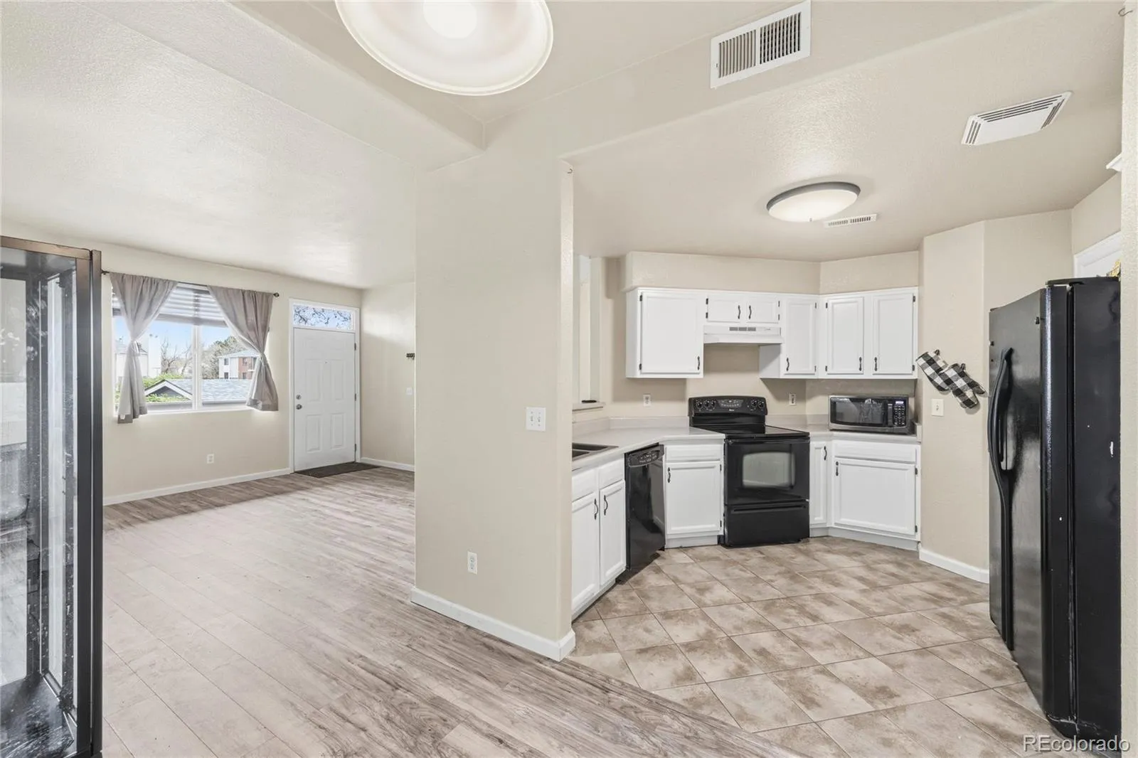 1010 S Yampa Street #101 Aurora CO 80017 MLS #REC1964573 04252026175124 1600 7