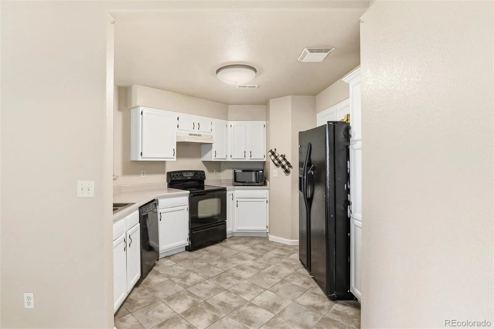 1010 S Yampa Street #101 Aurora CO 80017 MLS #REC1964573 04252026175124 1600 8