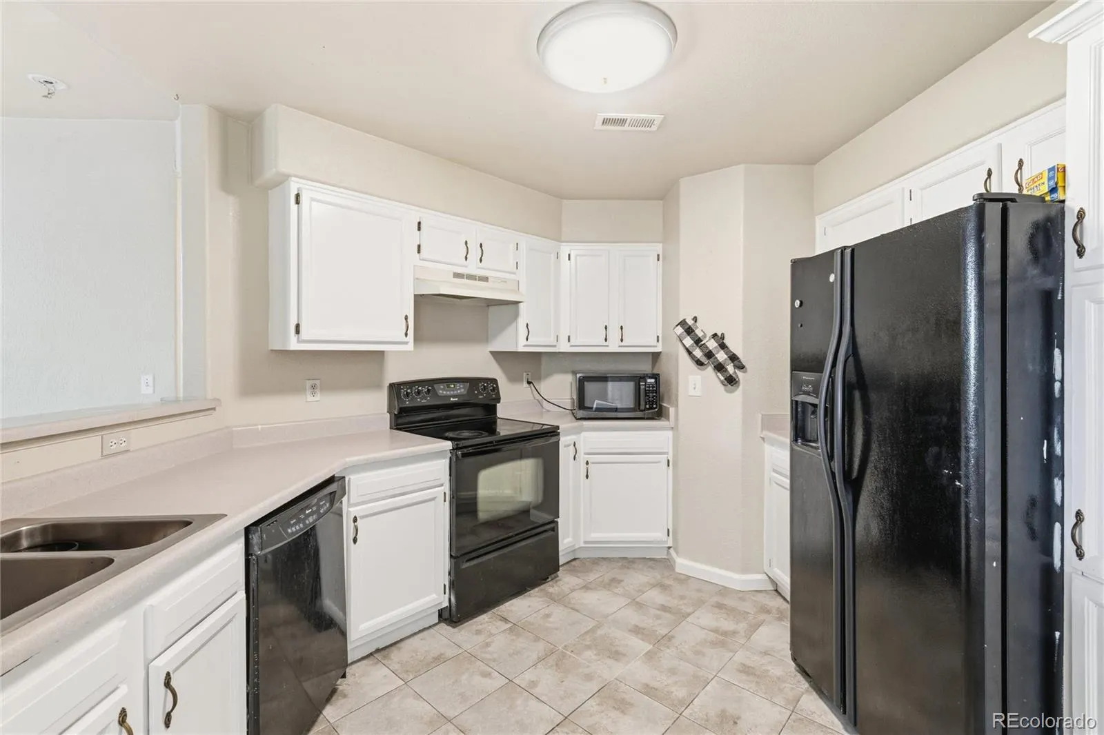 1010 S Yampa Street #101 Aurora CO 80017 MLS #REC1964573 04252026175124 1600 9