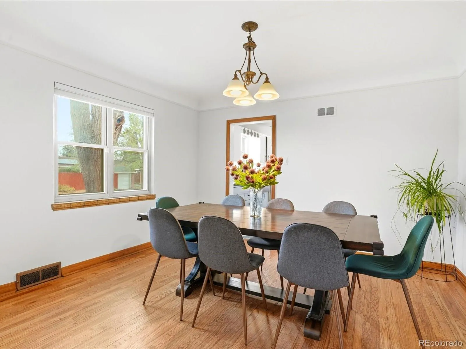 04152026004208 1600 18