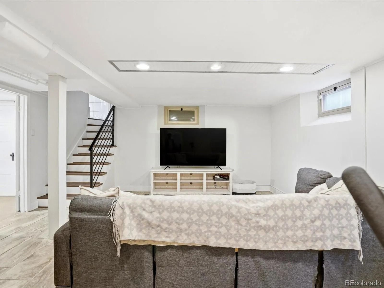 04152026004208 1600 22