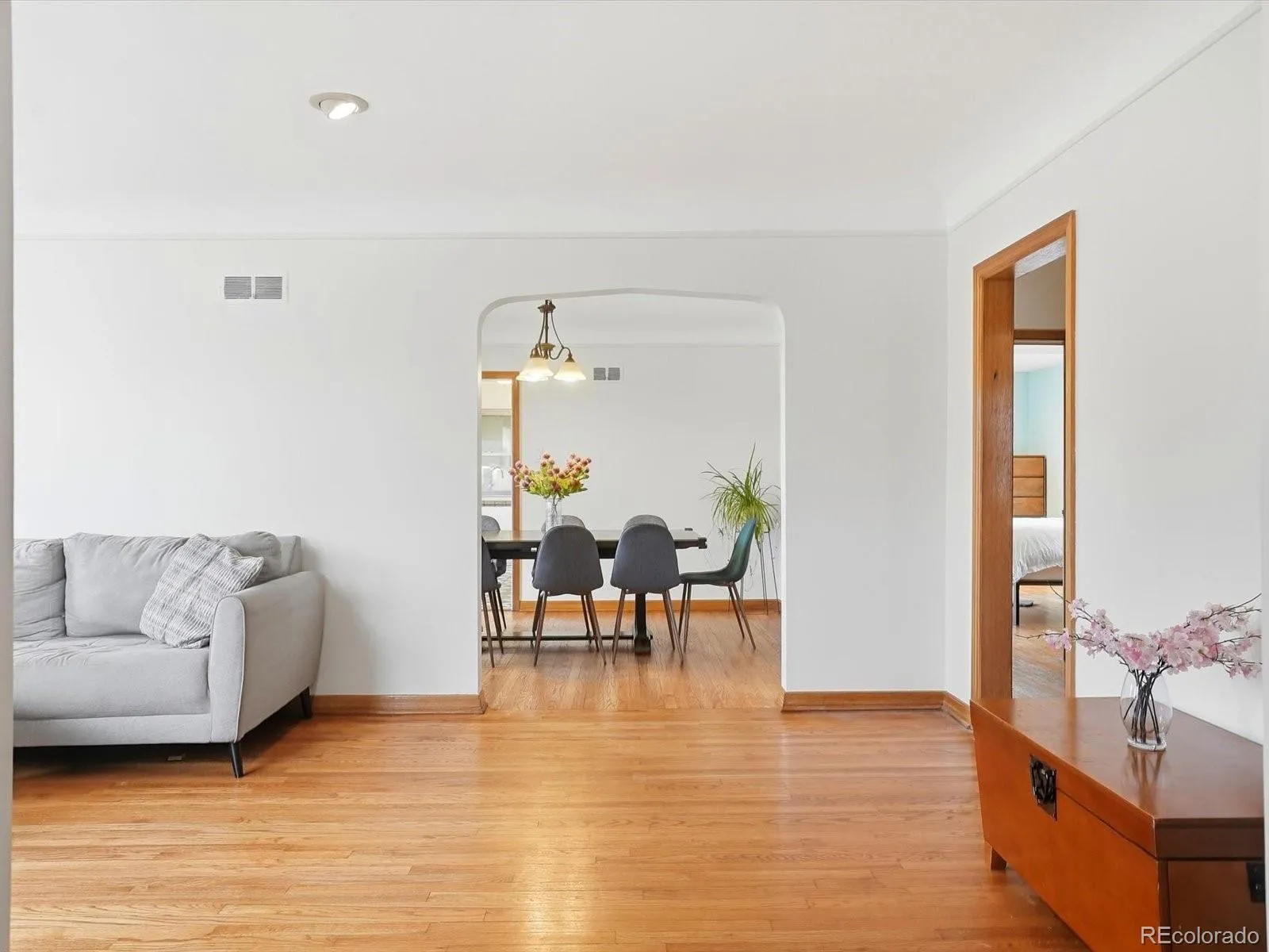 04152026004208 1600 4