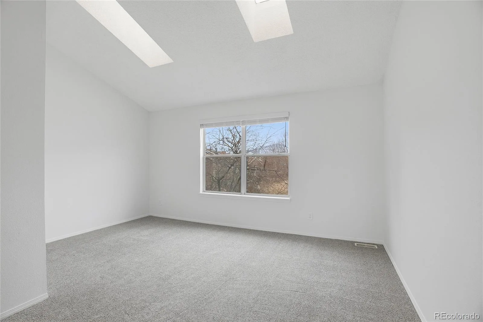 4665 S Dillon Court #B Aurora CO 80015 MLS #REC1968508 05302026054919 1600 14