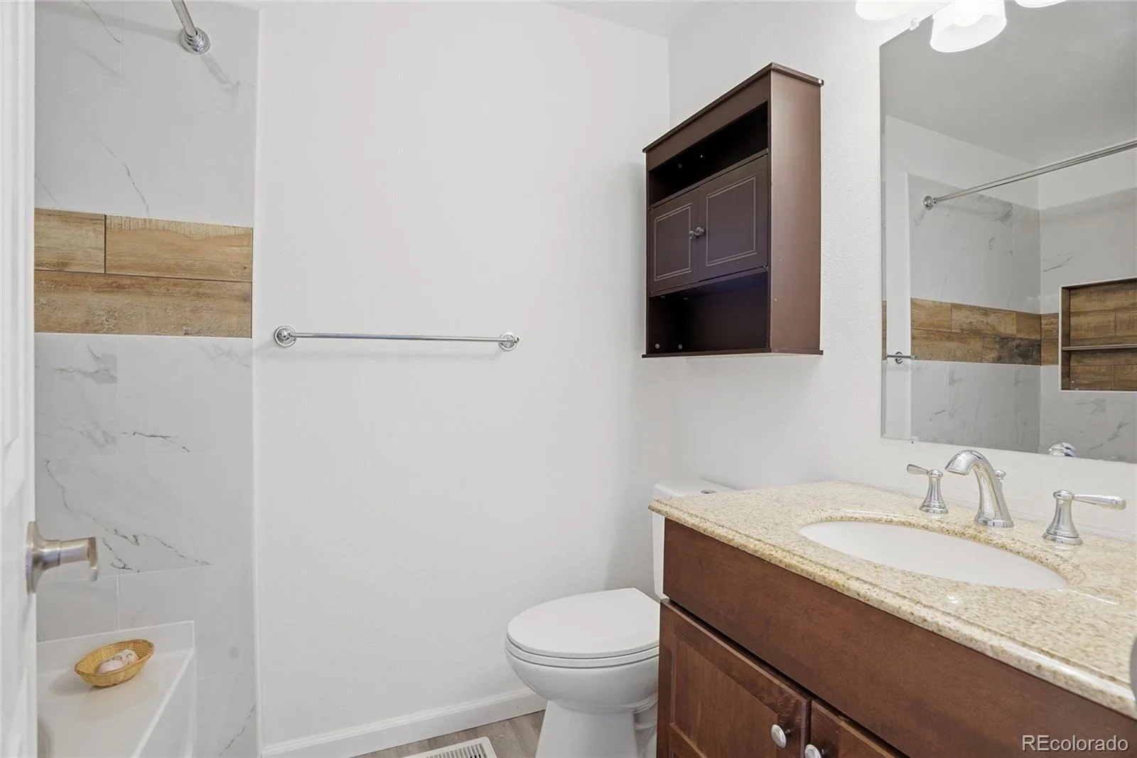 4665 S Dillon Court #B Aurora CO 80015 MLS #REC1968508 05302026054919 1600 17