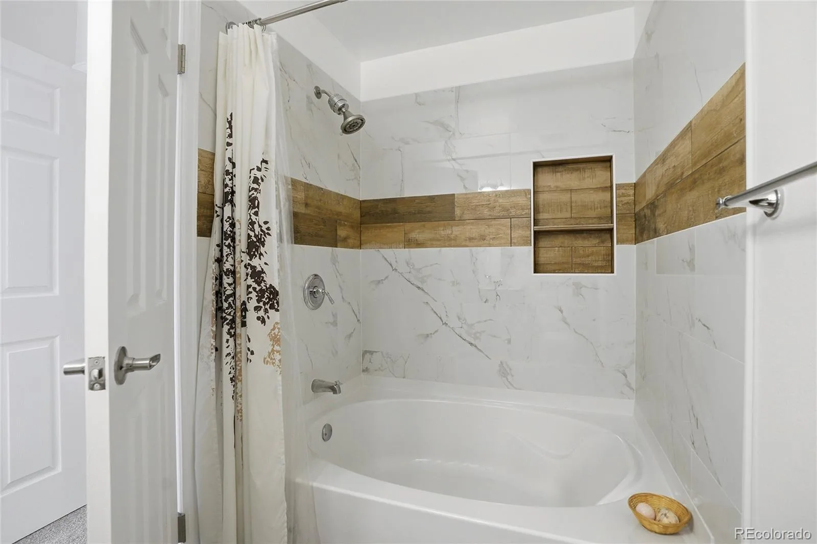 4665 S Dillon Court #B Aurora CO 80015 MLS #REC1968508 05302026054919 1600 18