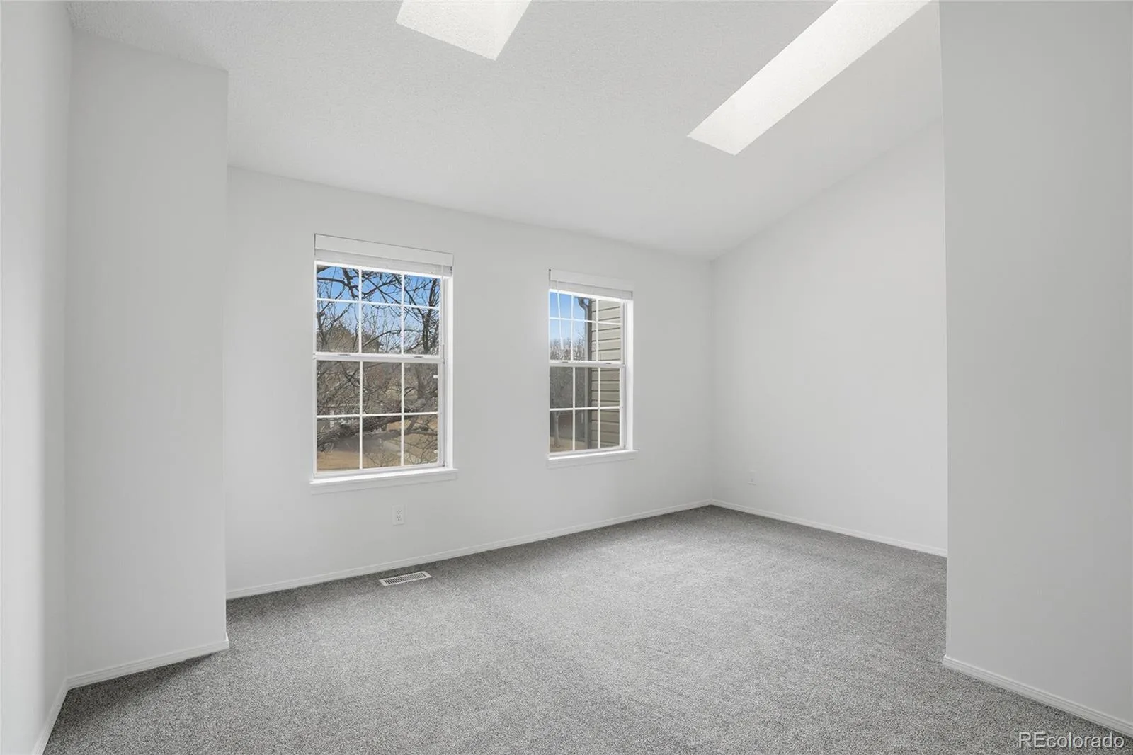 4665 S Dillon Court #B Aurora CO 80015 MLS #REC1968508 05302026054919 1600 19