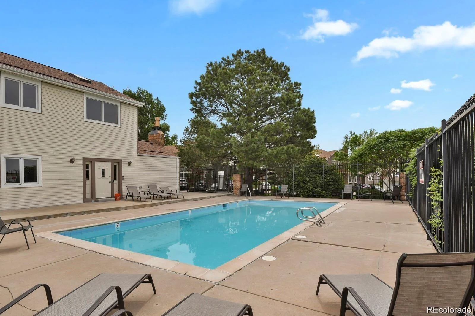 4665 S Dillon Court #B Aurora CO 80015 MLS #REC1968508 05302026054919 1600 32