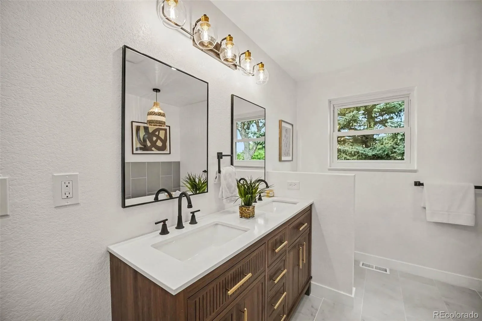 1856 E Mineral Avenue Centennial CO 80122 | MLS #REC1971163 09252026042055 1600 21