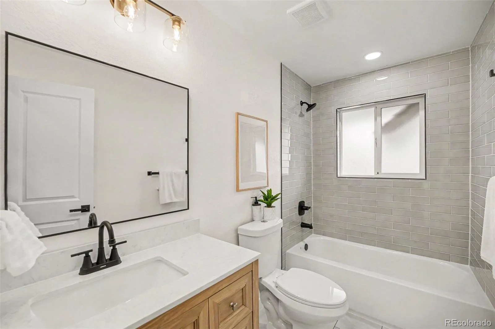 1856 E Mineral Avenue Centennial CO 80122 | MLS #REC1971163 09252026042055 1600 32