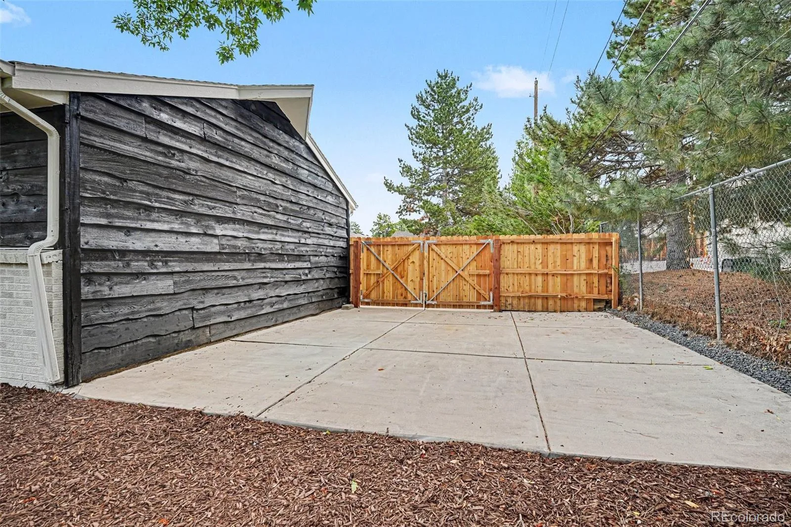 1856 E Mineral Avenue Centennial CO 80122 | MLS #REC1971163 09252026042055 1600 34