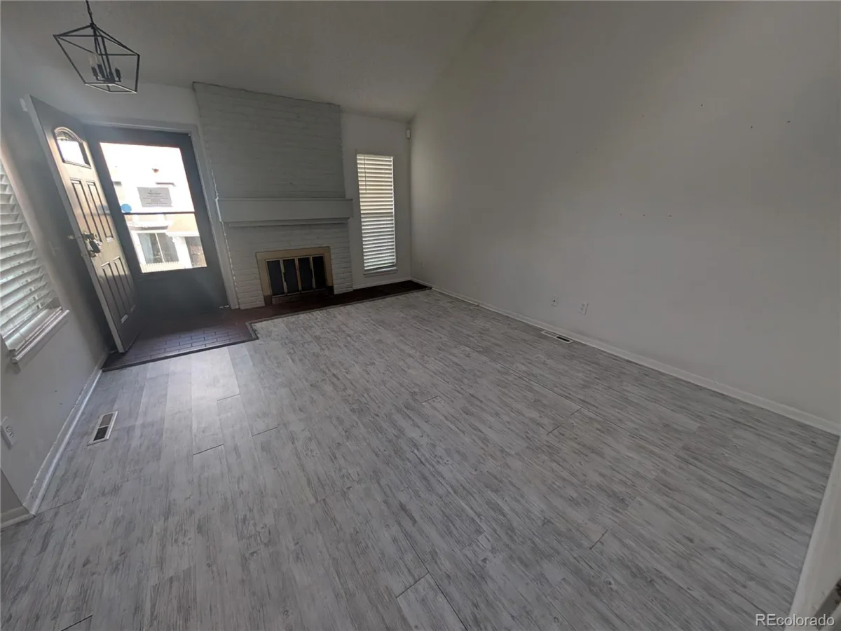 1041 S Fraser Way Aurora CO 80012 | MLS #REC1975514 08312026180522 1200 3