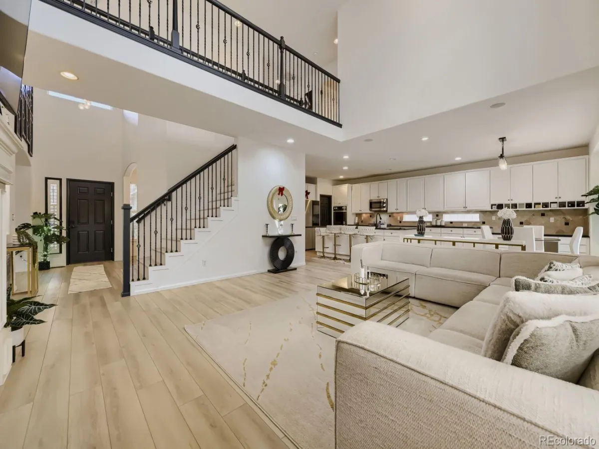6381 S Patsburg Court Aurora CO 80016 MLS #REC1978467 04152026235607 1200 16