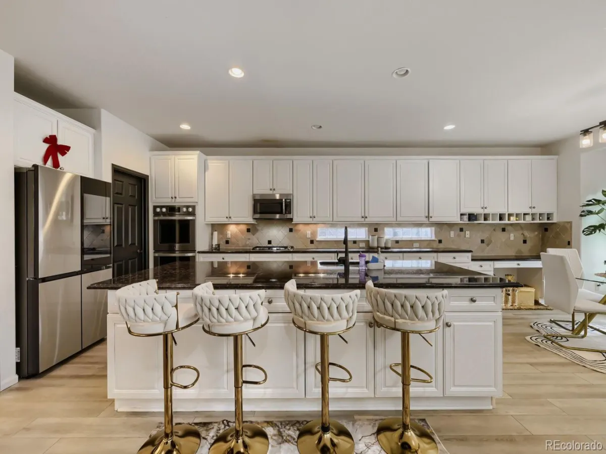 6381 S Patsburg Court Aurora CO 80016 MLS #REC1978467 04152026235607 1200 18