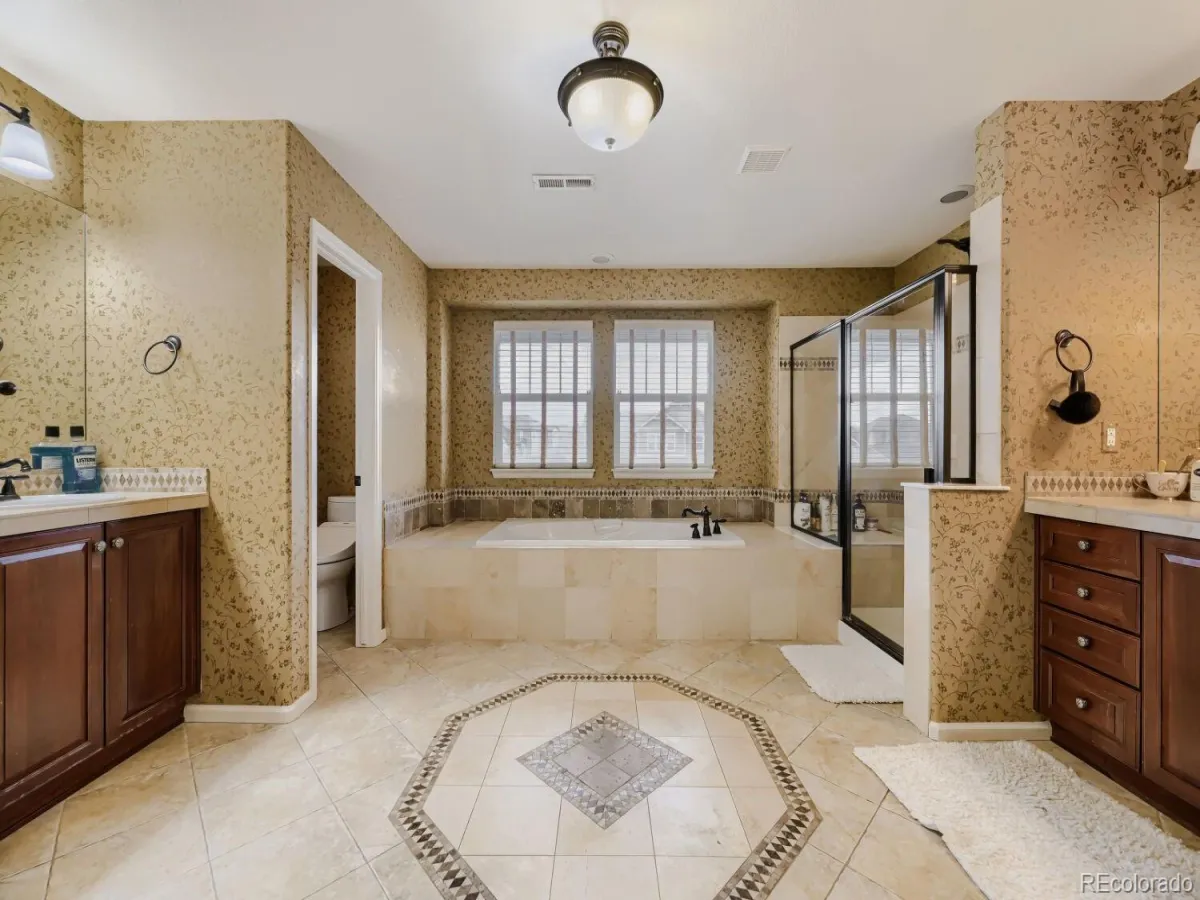 6381 S Patsburg Court Aurora CO 80016 MLS #REC1978467 04152026235607 1200 29