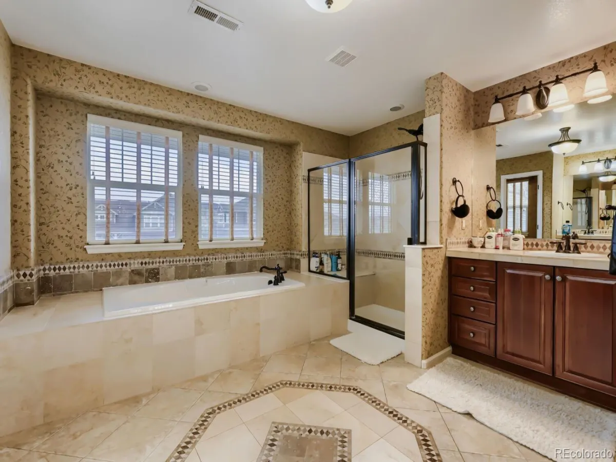 6381 S Patsburg Court Aurora CO 80016 MLS #REC1978467 04152026235607 1200 31