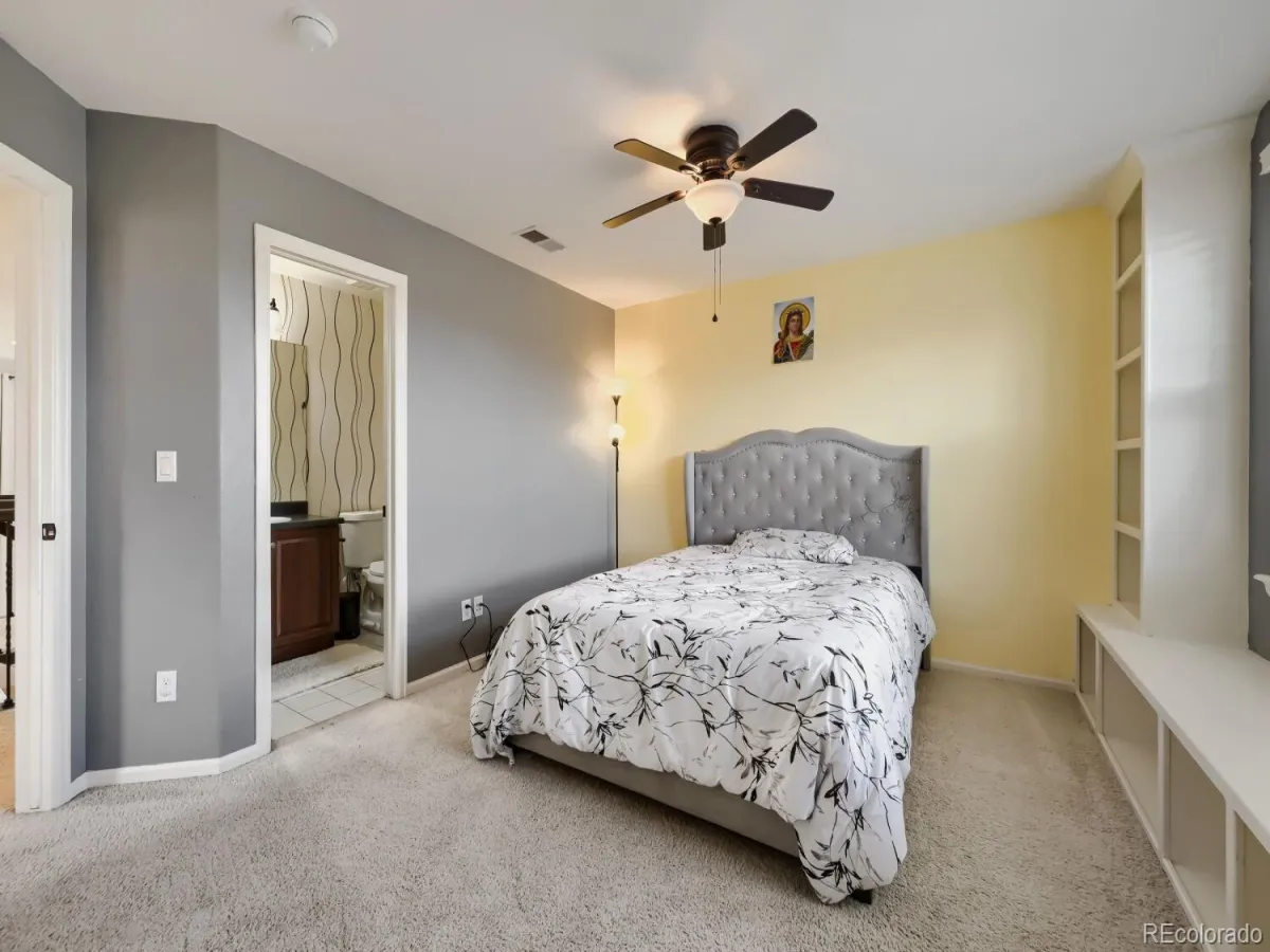 6381 S Patsburg Court Aurora CO 80016 MLS #REC1978467 04152026235607 1200 33