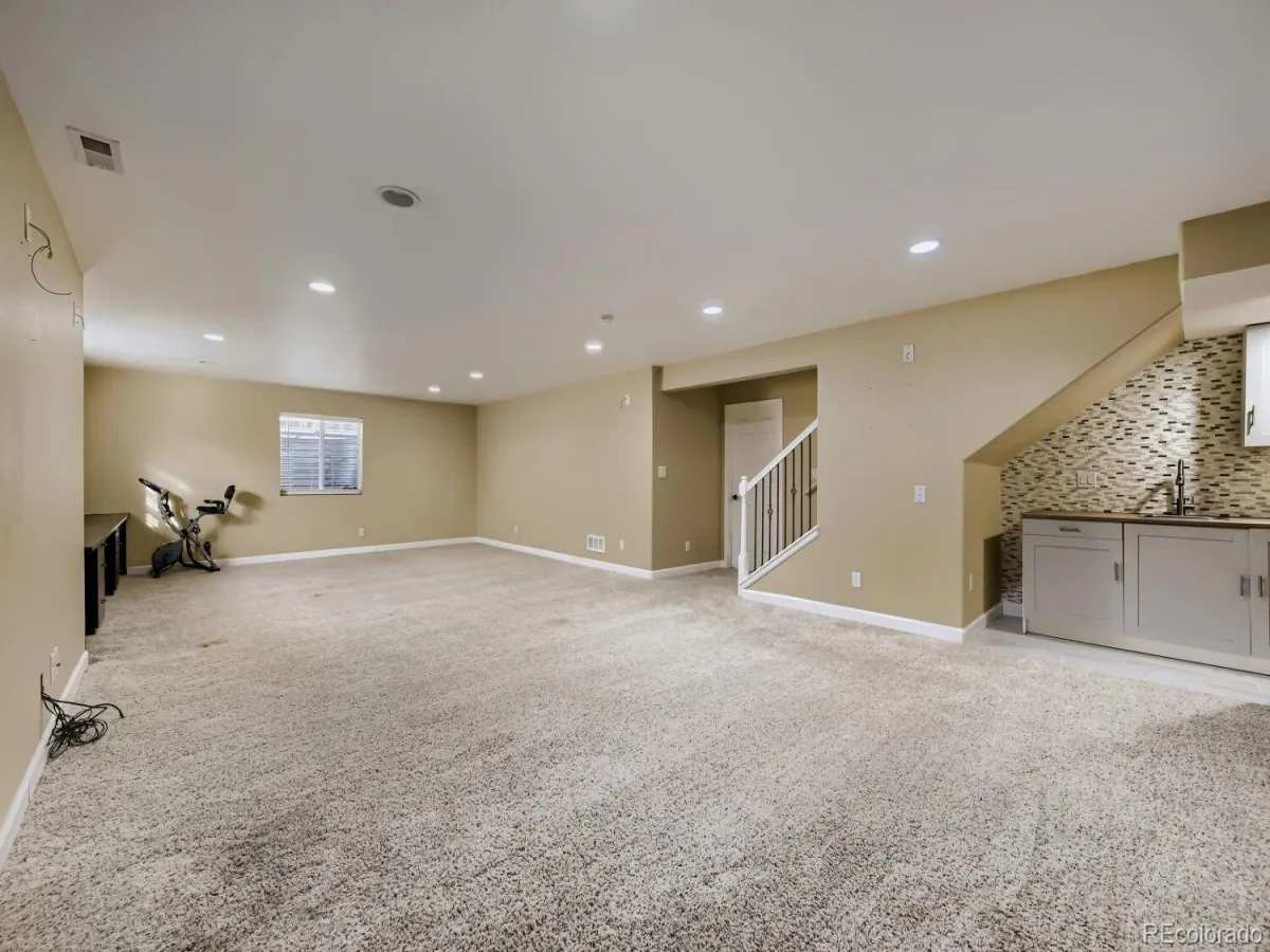 6381 S Patsburg Court Aurora CO 80016 MLS #REC1978467 04152026235607 1200 39