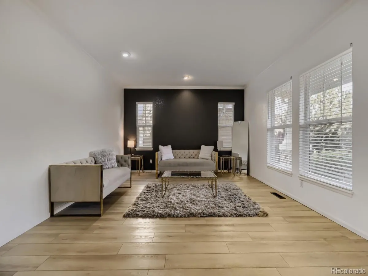 6381 S Patsburg Court Aurora CO 80016 MLS #REC1978467 04152026235607 1200 4