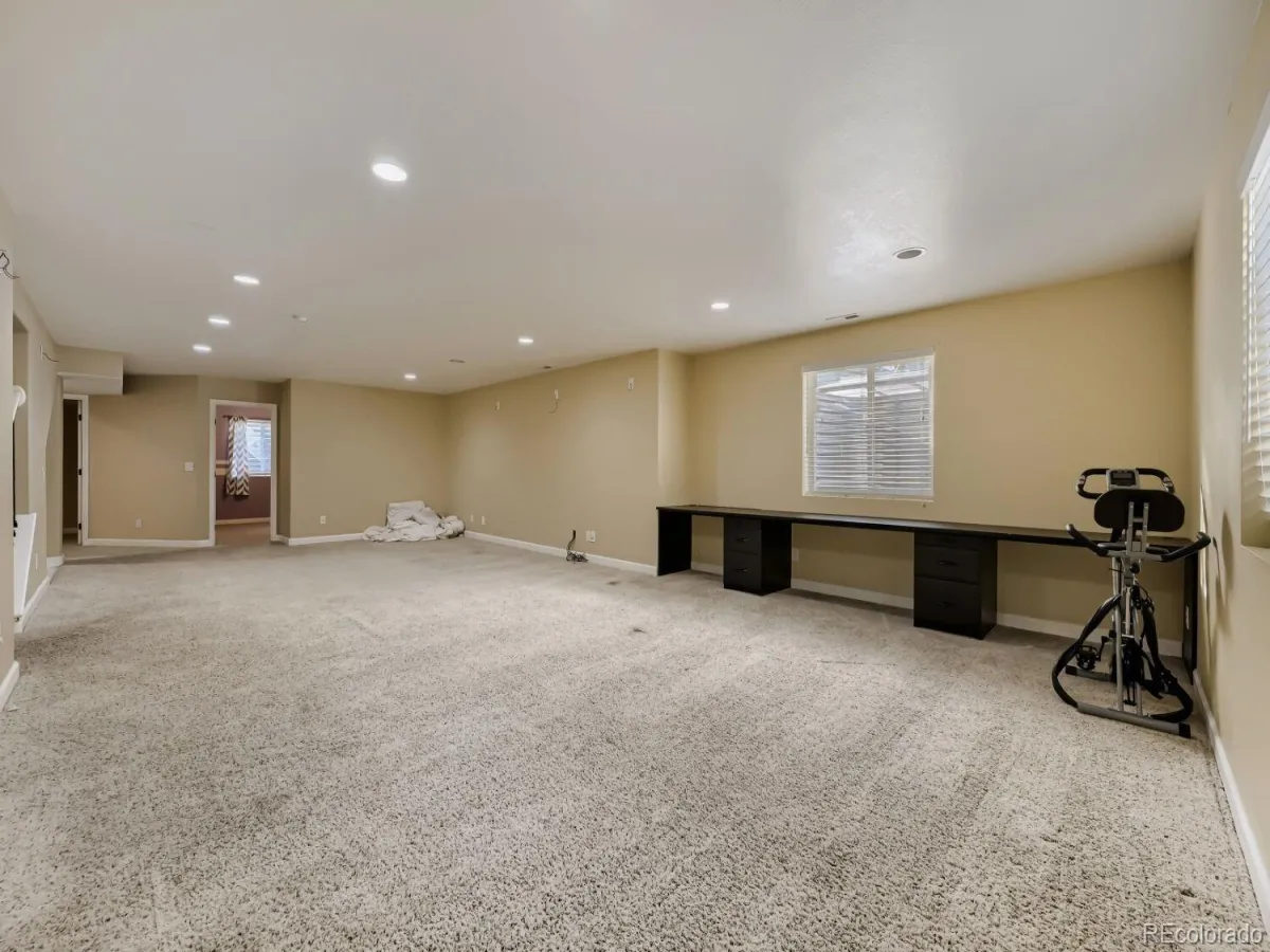 6381 S Patsburg Court Aurora CO 80016 MLS #REC1978467 04152026235607 1200 40