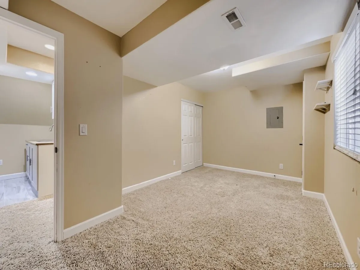 6381 S Patsburg Court Aurora CO 80016 MLS #REC1978467 04152026235607 1200 43