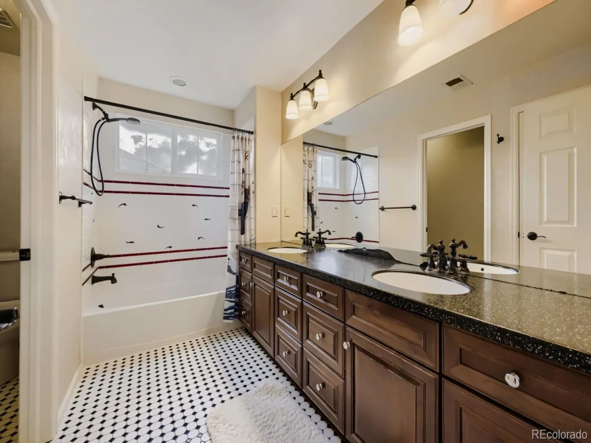 6381 S Patsburg Court Aurora CO 80016 MLS #REC1978467 04152026235607 1200 46