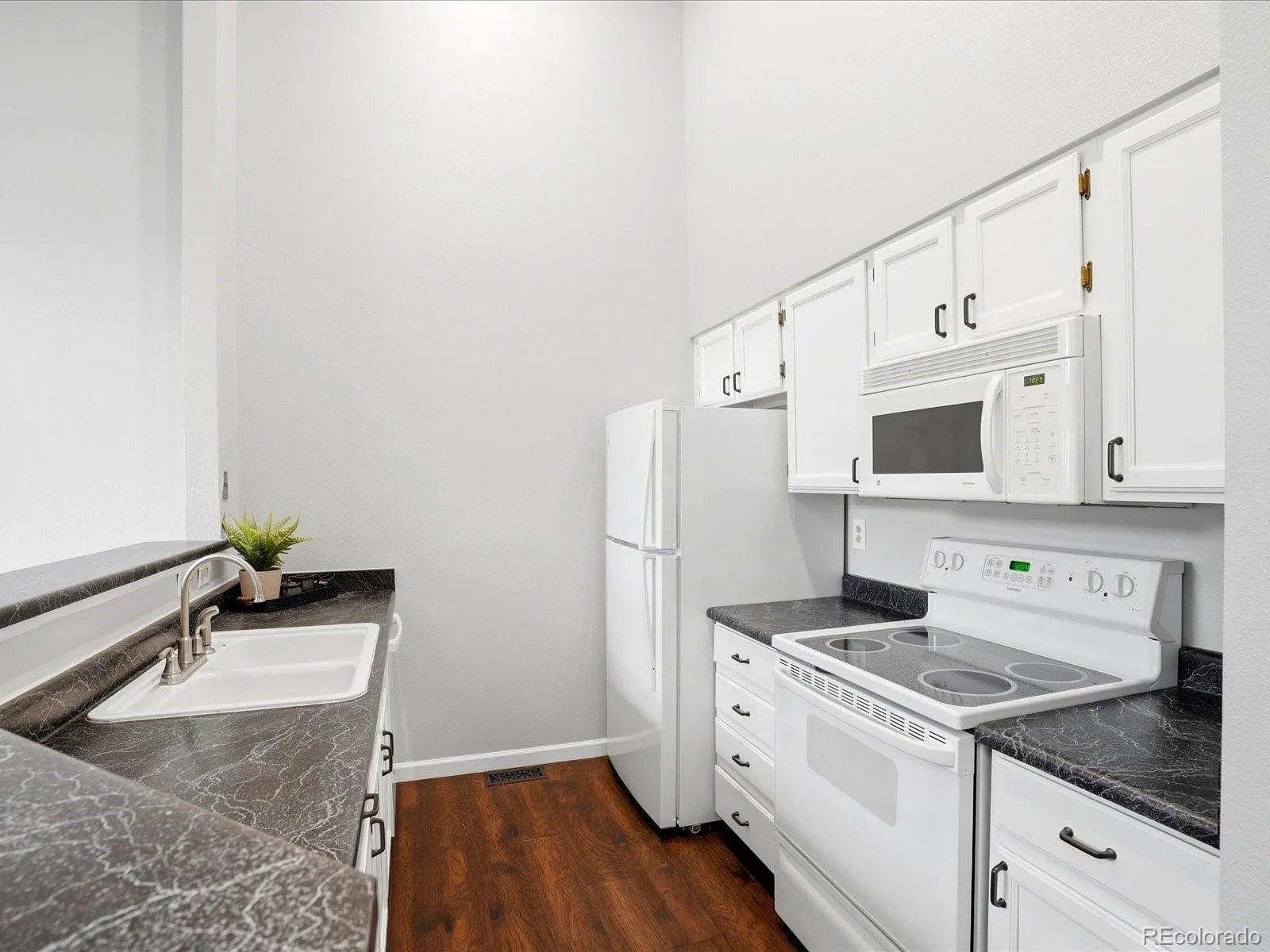 1470 S Quebec Way #240 Denver CO 80231 | MLS #REC1980632 09302026011702 1600 15