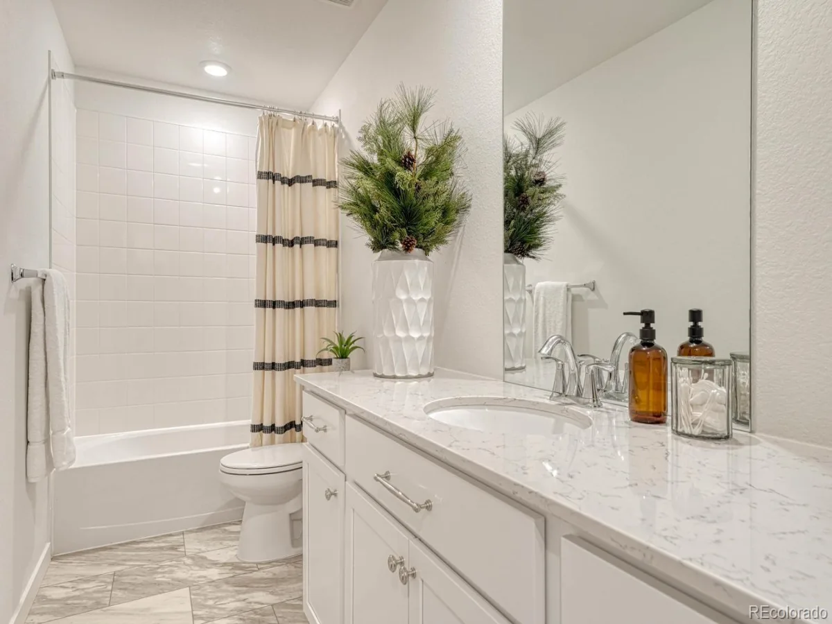 1976 S Fultondale Court Aurora CO 80018 | MLS #REC1984514 07102026132513 1200 22