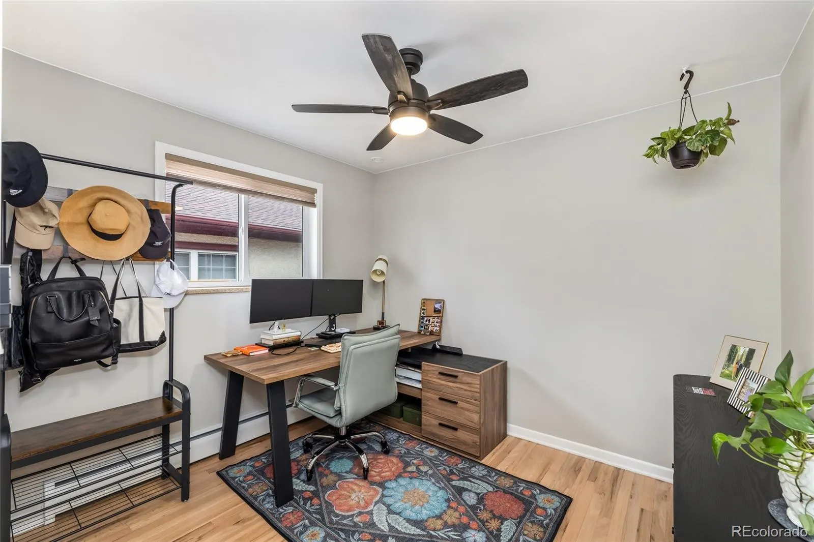 04162026164028 1600 9