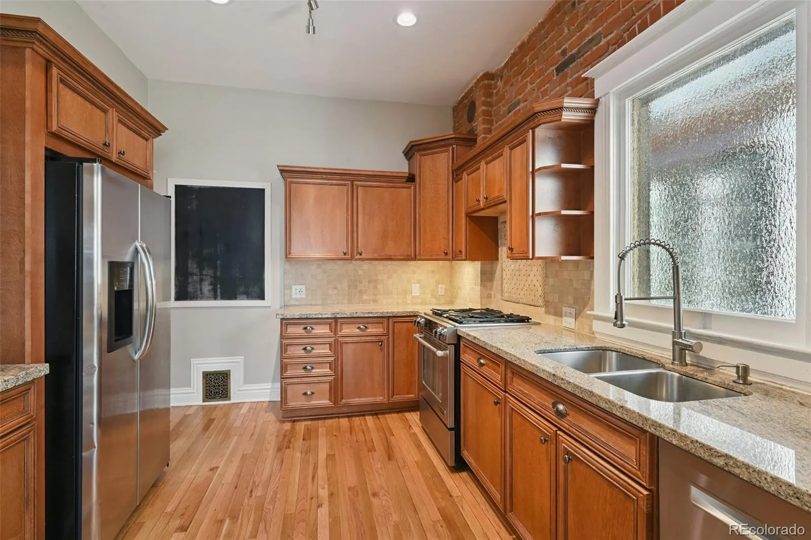 04052026003258 1600 15