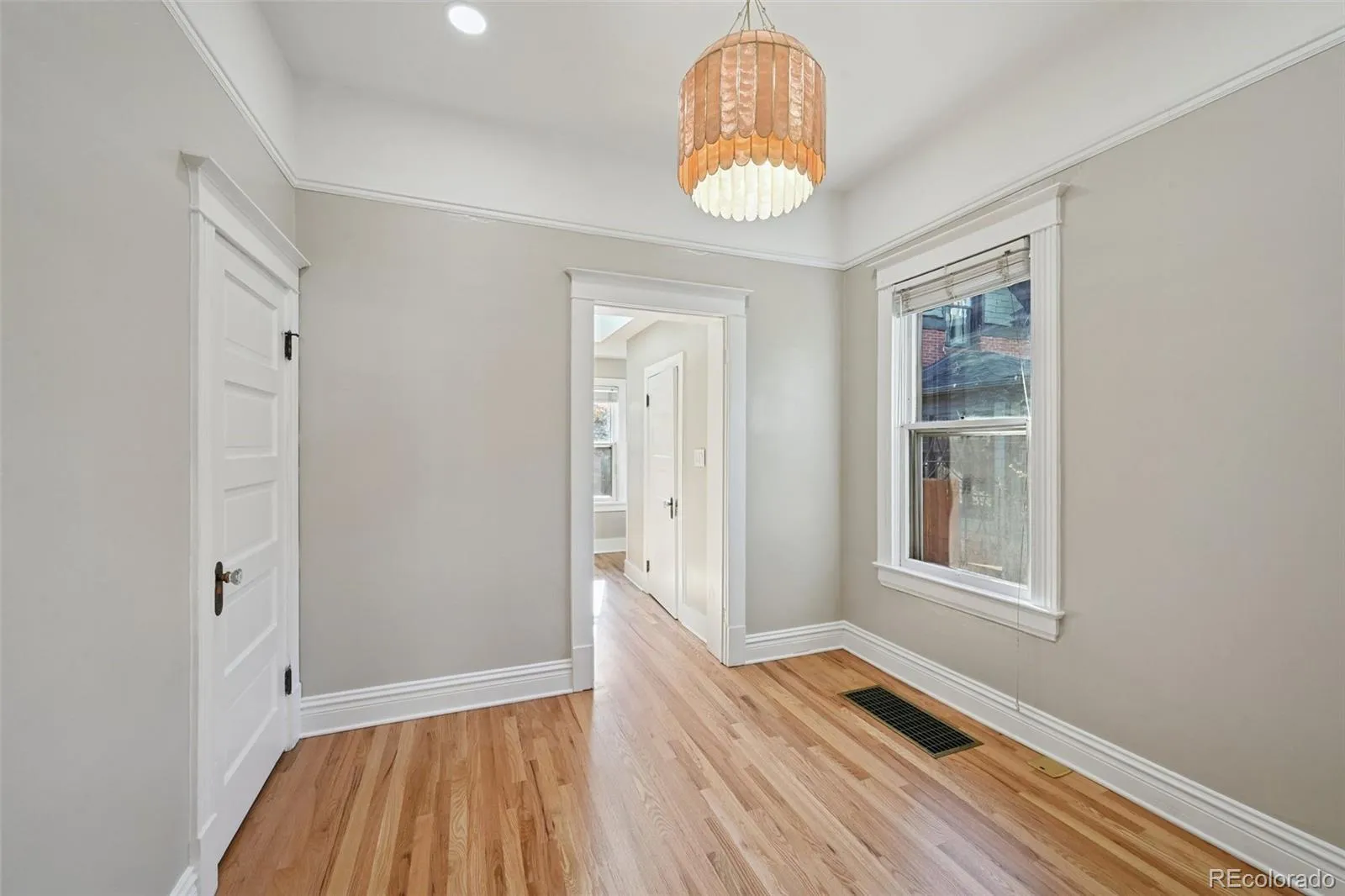 04052026003258 1600 22