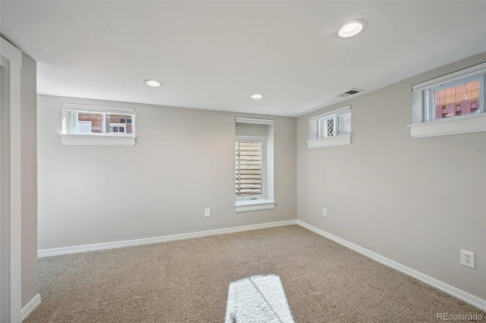 04052026003258 1600 33