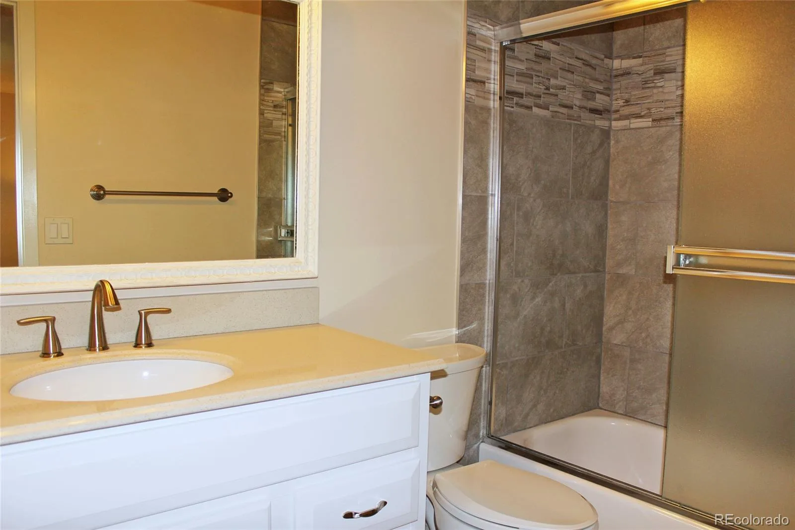 2734 S Heather Gardens Way Aurora CO 80014 | MLS #REC2000290 07092026215121 1600 14