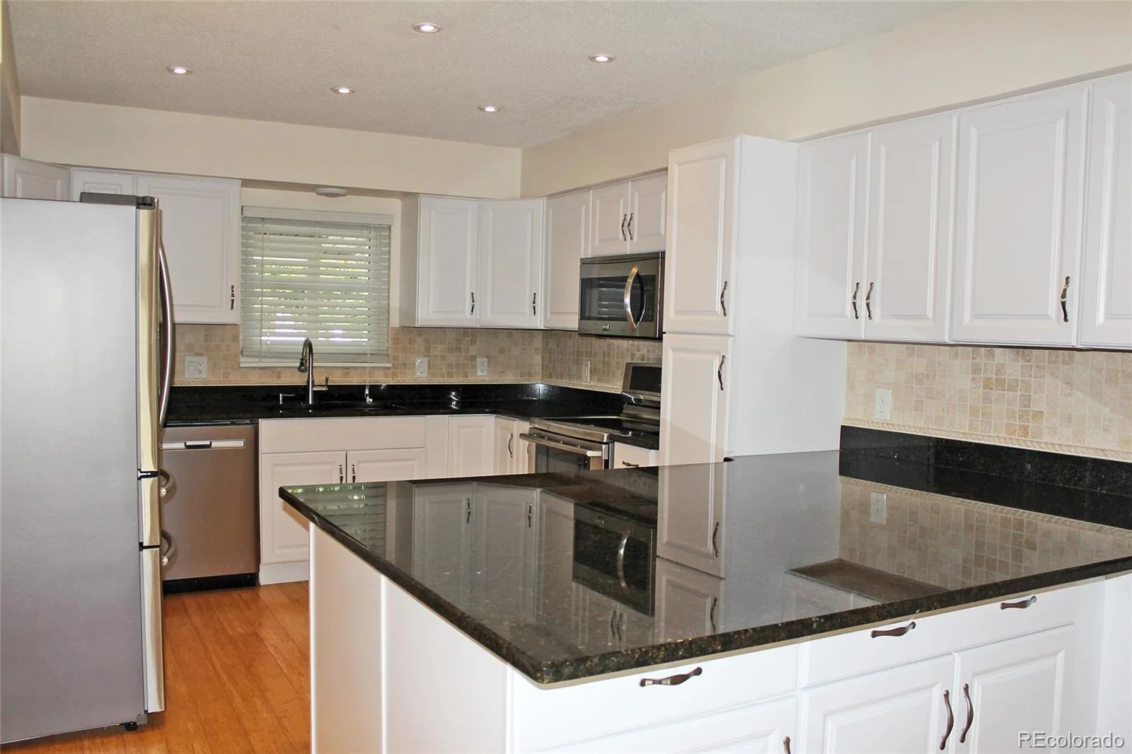2734 S Heather Gardens Way Aurora CO 80014 | MLS #REC2000290 07092026215121 1600 5