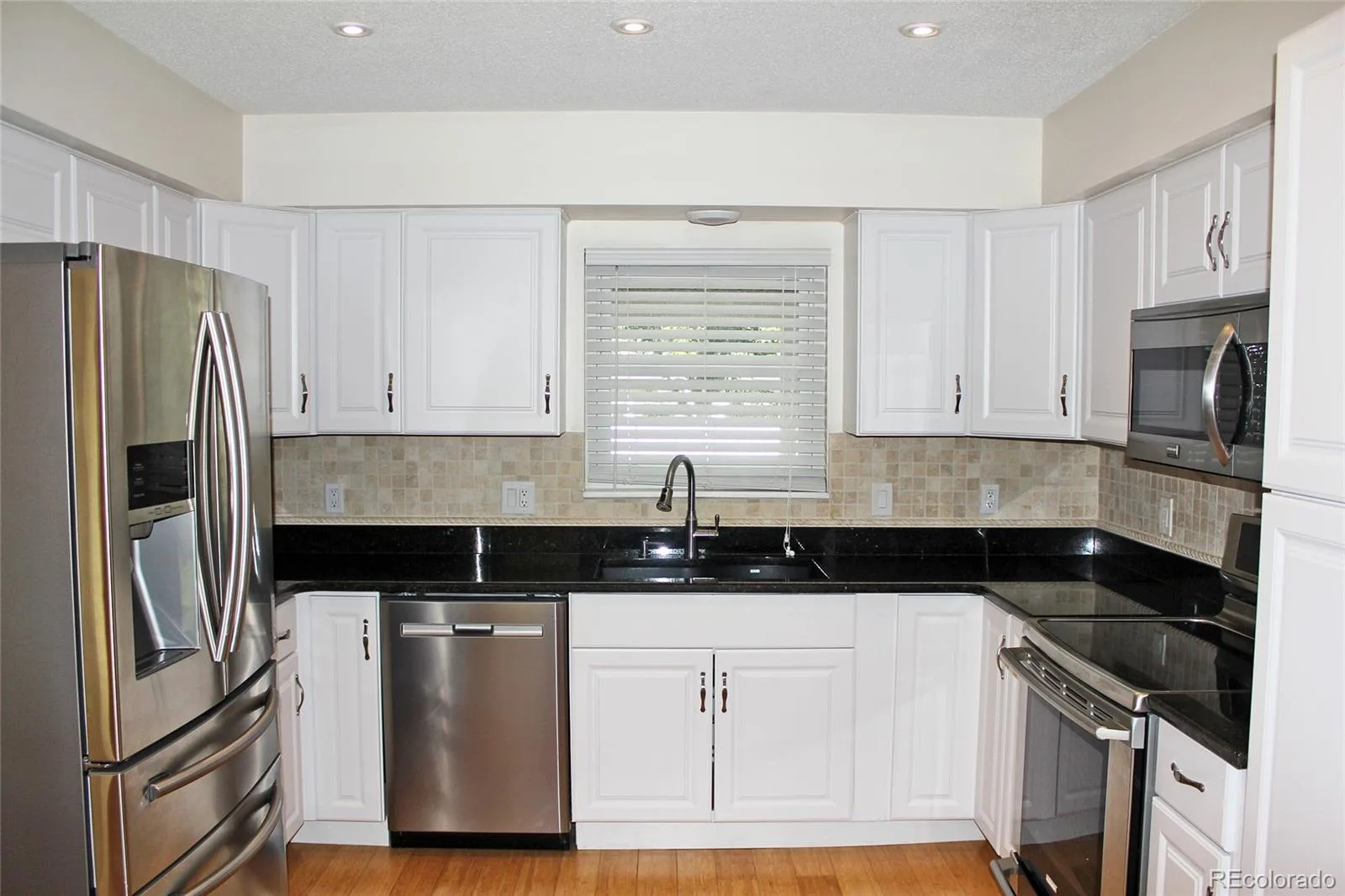 2734 S Heather Gardens Way Aurora CO 80014 | MLS #REC2000290 07092026215121 1600 6