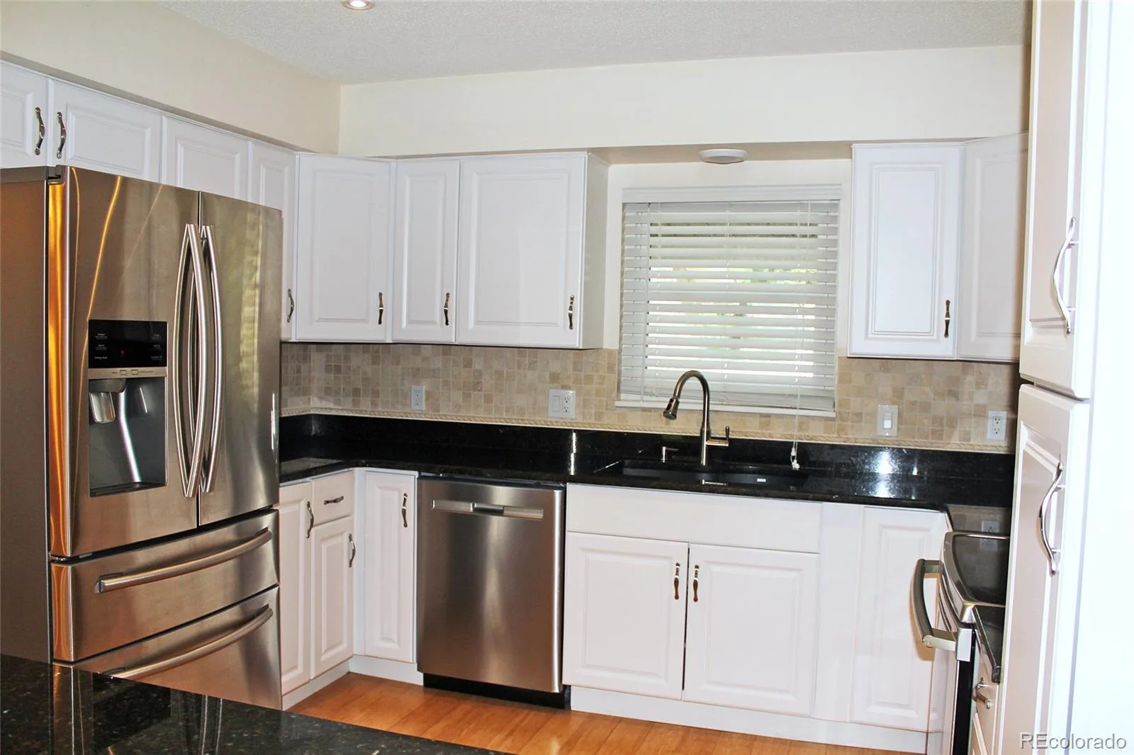 2734 S Heather Gardens Way Aurora CO 80014 | MLS #REC2000290 07092026215121 1600 7