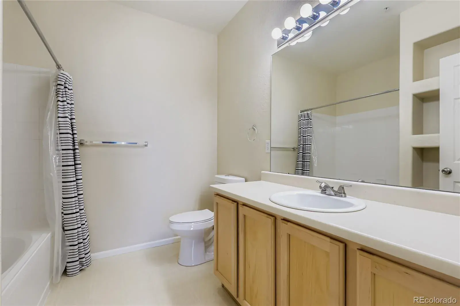 5255 Memphis Street #717 Denver CO 80239 MLS #REC2011906 12022025212539 1600 8