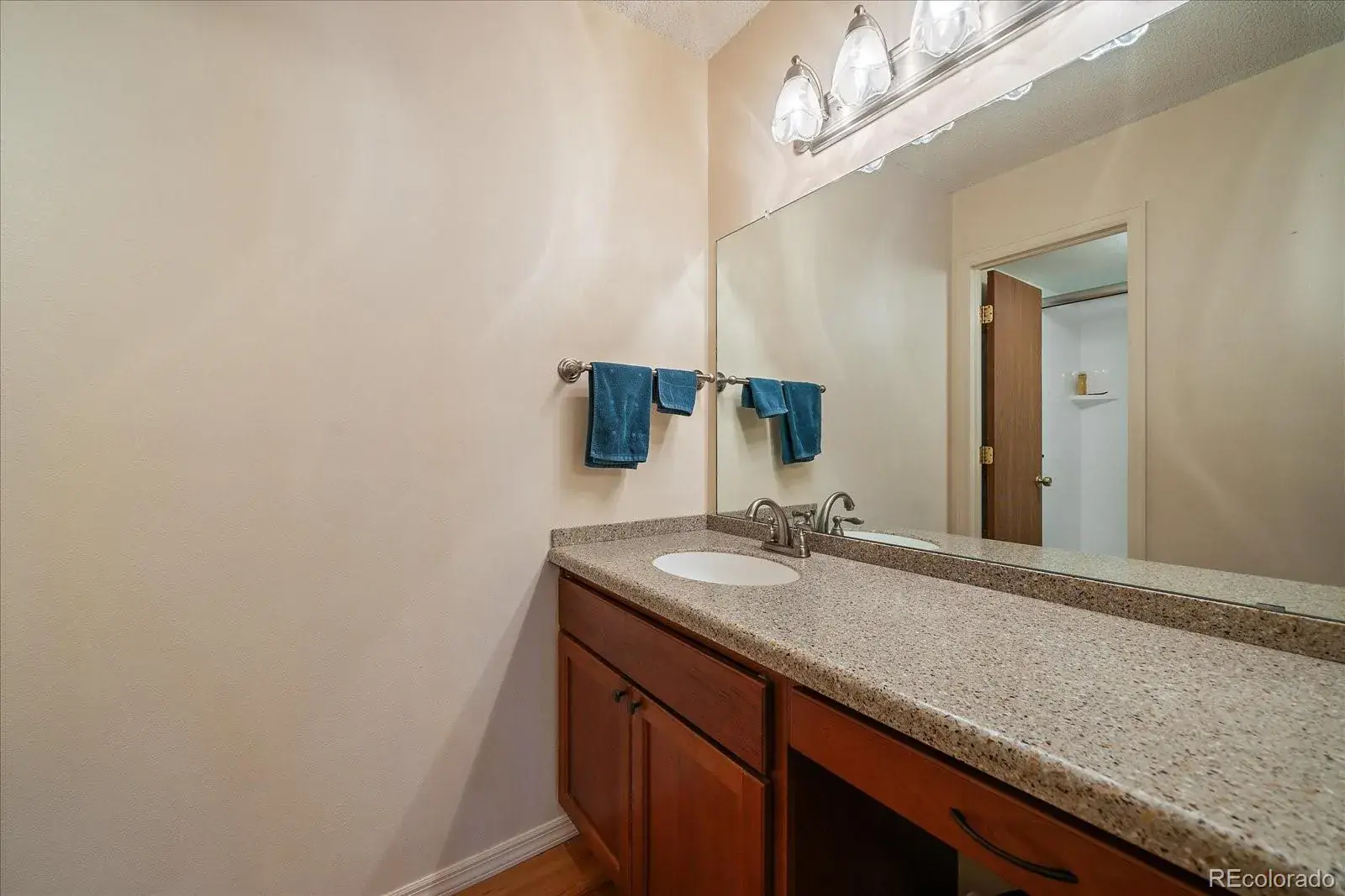471 S Kalispell Way #101 Aurora CO 80017 MLS #REC2015268 02202026012640 1600 13