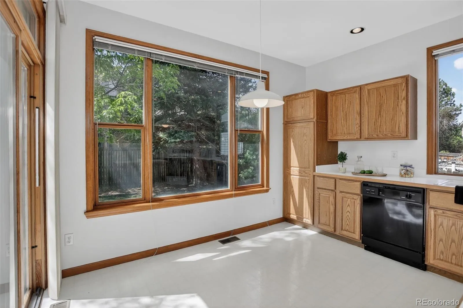 8660 W 95th Drive Westminster CO 80021 MLS #REC2021375 05122026033521 1600 13