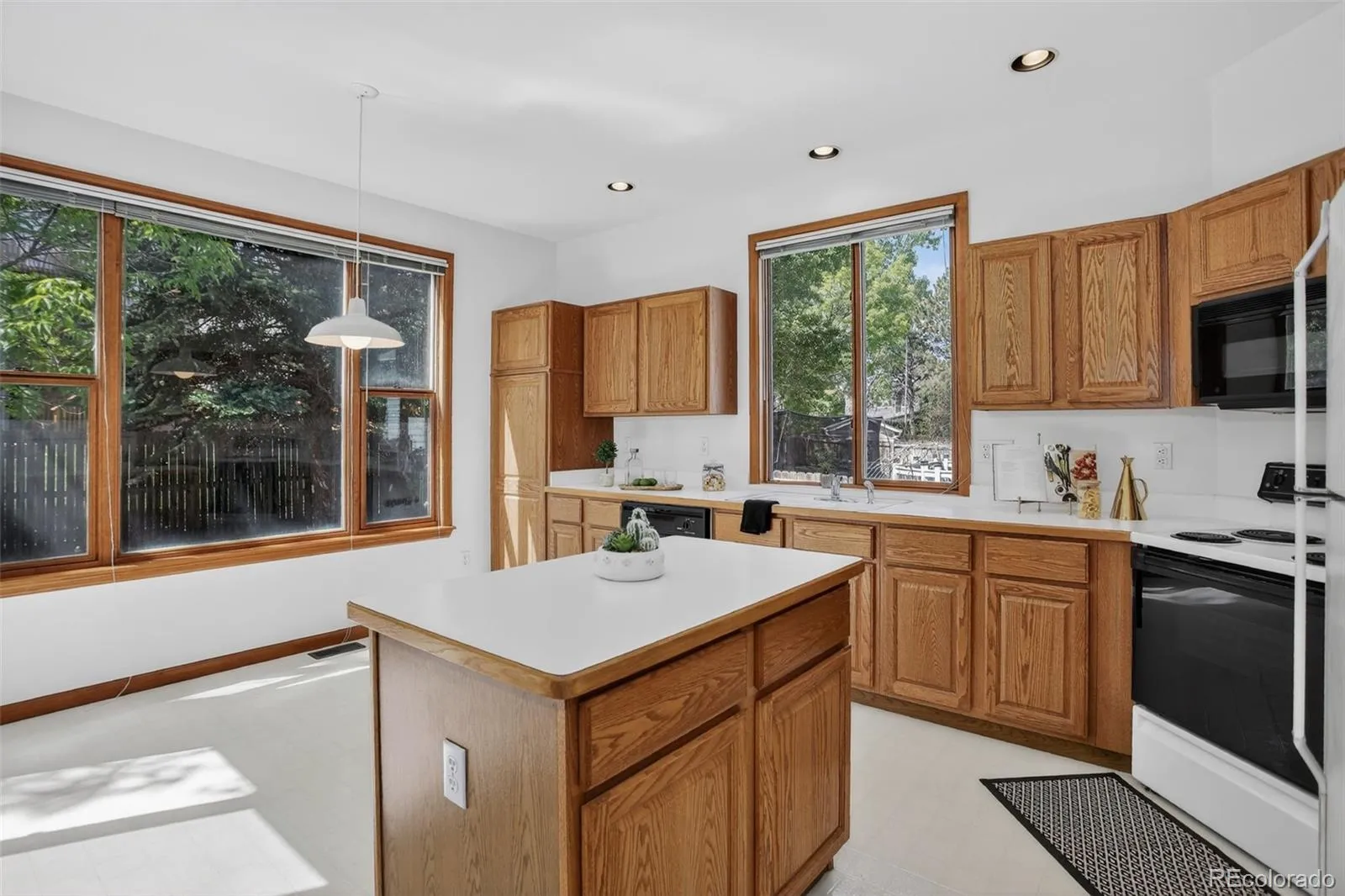 8660 W 95th Drive Westminster CO 80021 MLS #REC2021375 05122026033521 1600 15