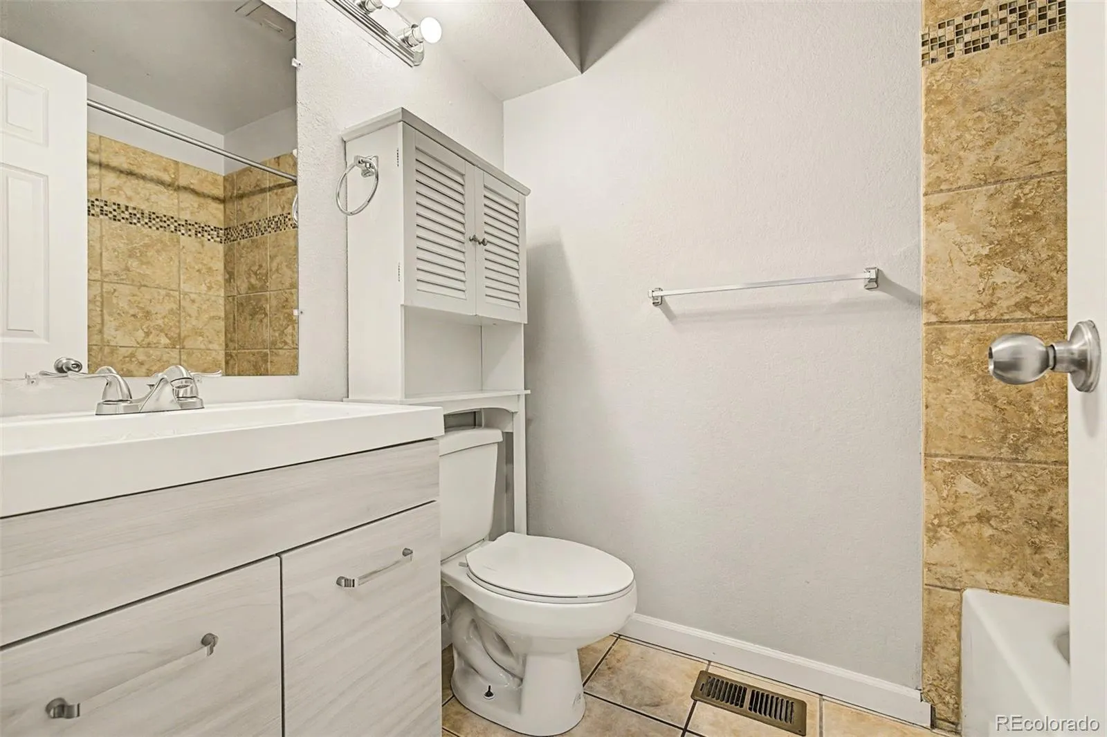 1342 S Cathay Court #202 Aurora CO 80017 MLS #REC2023008 04182026121743 1600 31