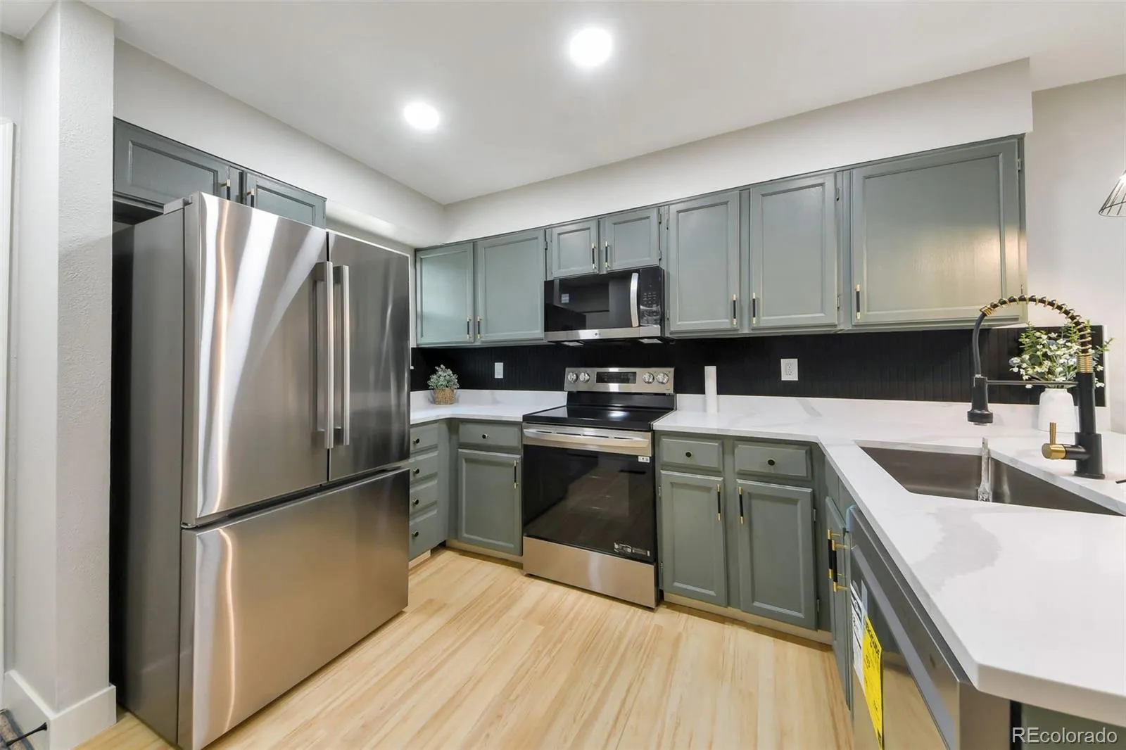 11149 W 17th Avenue #104 Lakewood CO 80215 | MLS #REC2028248 05192026194942 1600 1