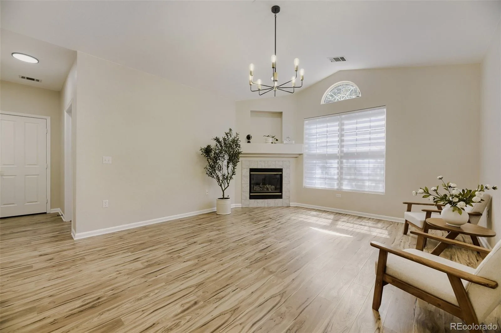 4045 S Crystal Circle #204 Aurora CO 80014 | MLS #REC2028660 08282026170925 1600 5