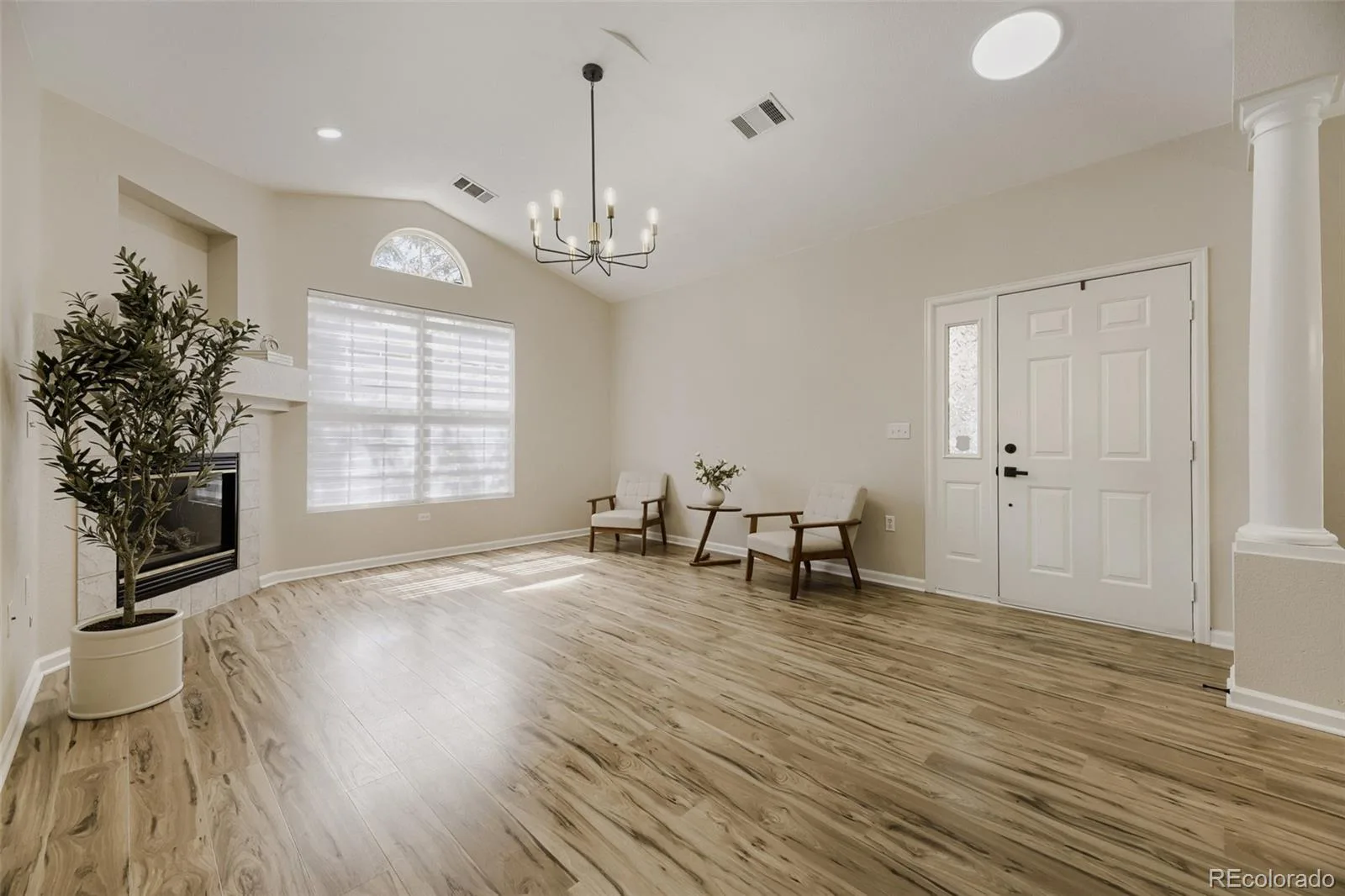 4045 S Crystal Circle #204 Aurora CO 80014 | MLS #REC2028660 08282026170925 1600 6