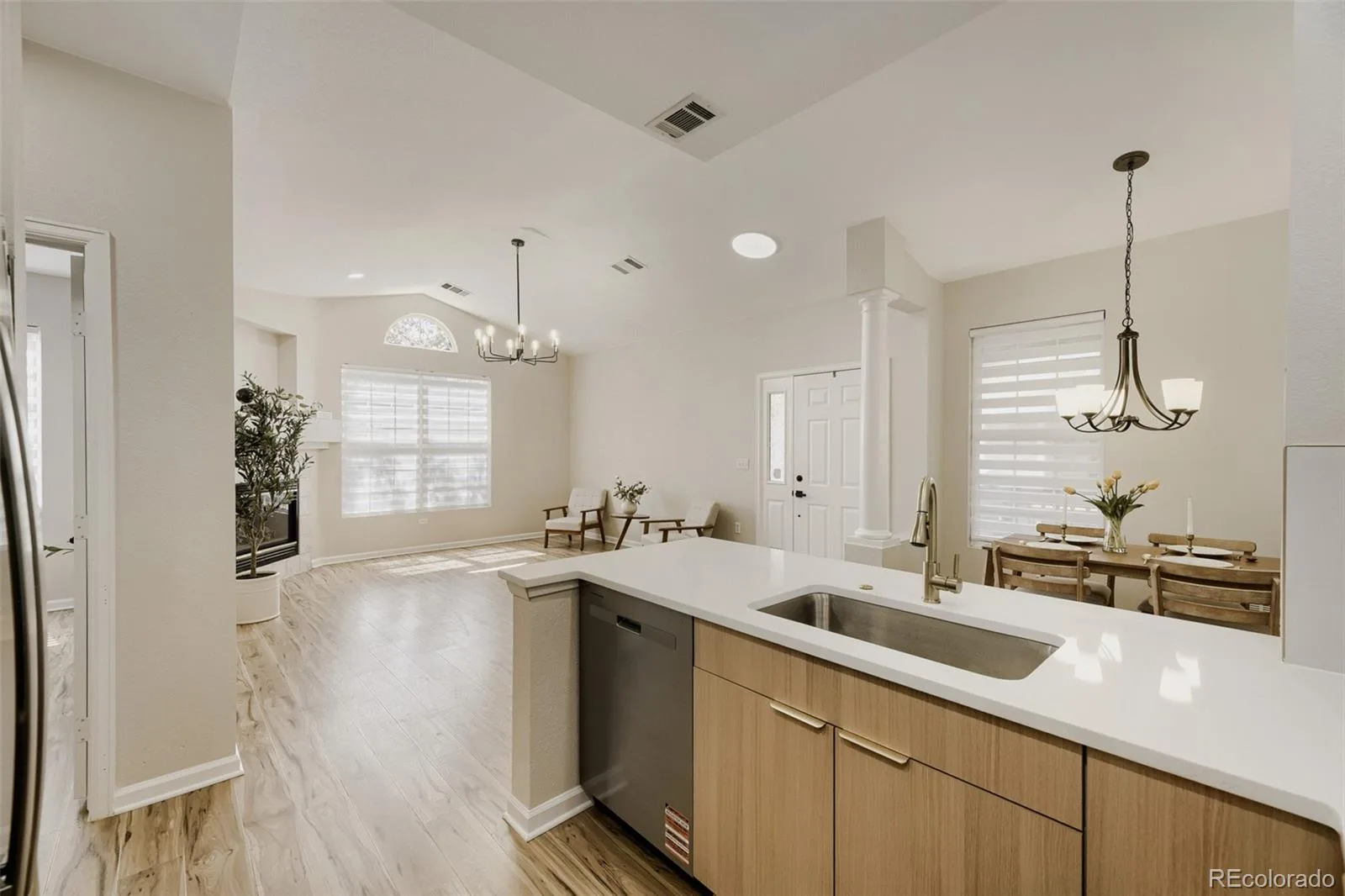 4045 S Crystal Circle #204 Aurora CO 80014 | MLS #REC2028660 08282026170925 1600 9