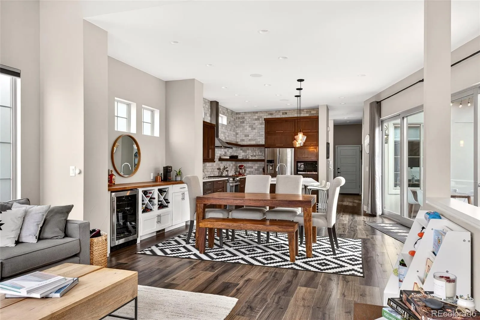 04122026080051 1600 10