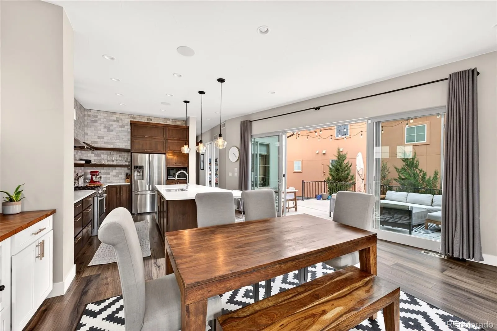 04122026080051 1600 30