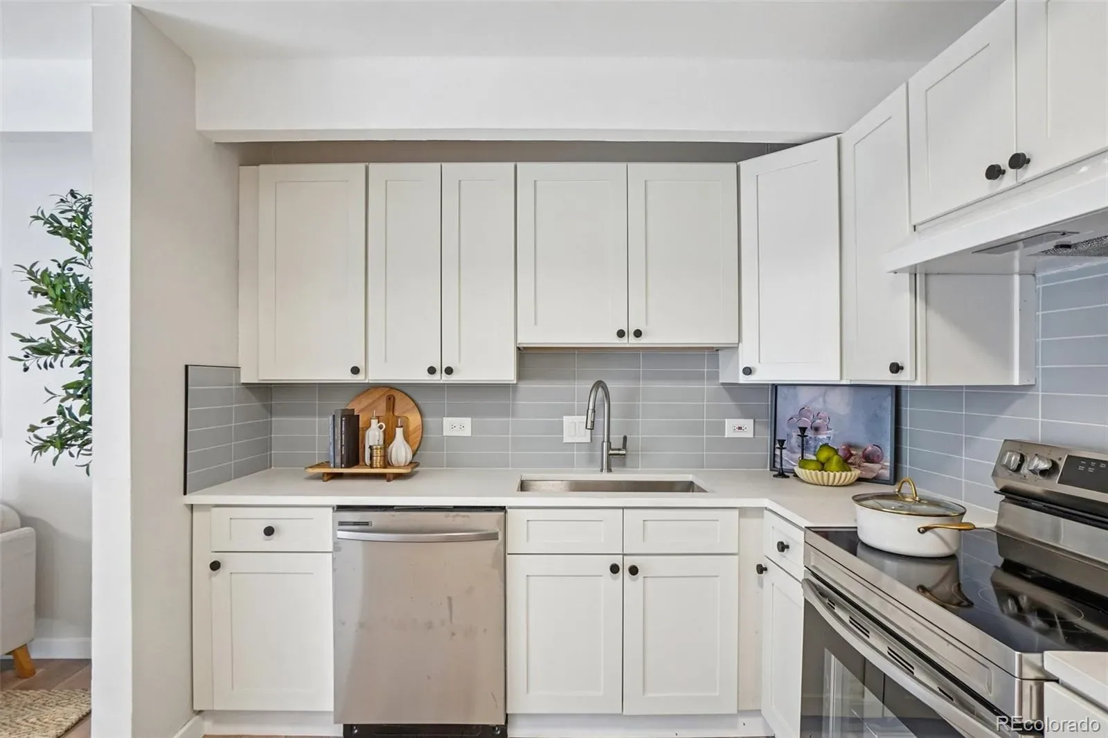 555 E 10th Avenue #3 Denver CO 80203 MLS #REC2037547 03252026152322 1600 13