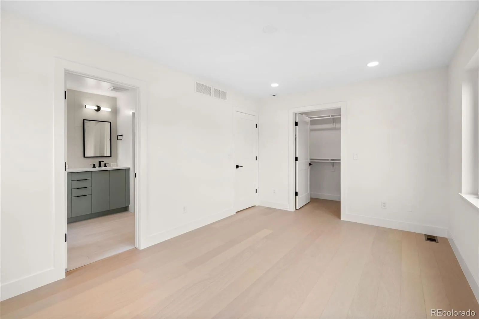 2135 S Sherman Street Denver CO 80210 MLS #REC2042363 05052026034624 1600 17
