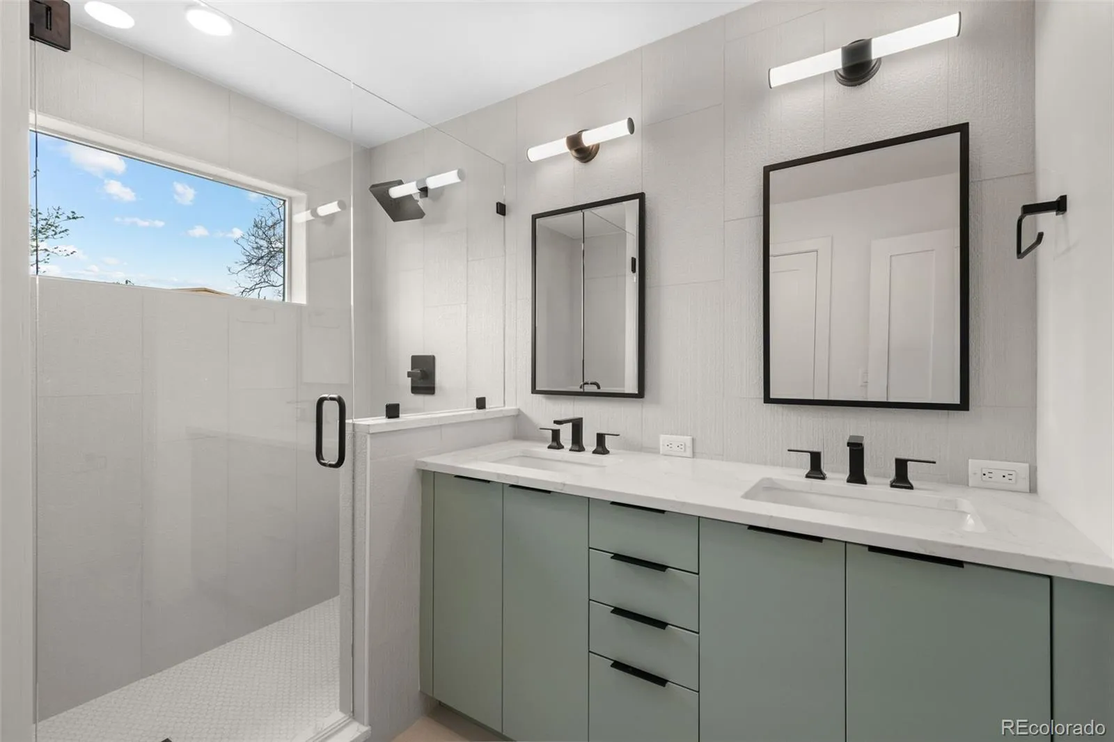 2135 S Sherman Street Denver CO 80210 MLS #REC2042363 05052026034624 1600 18